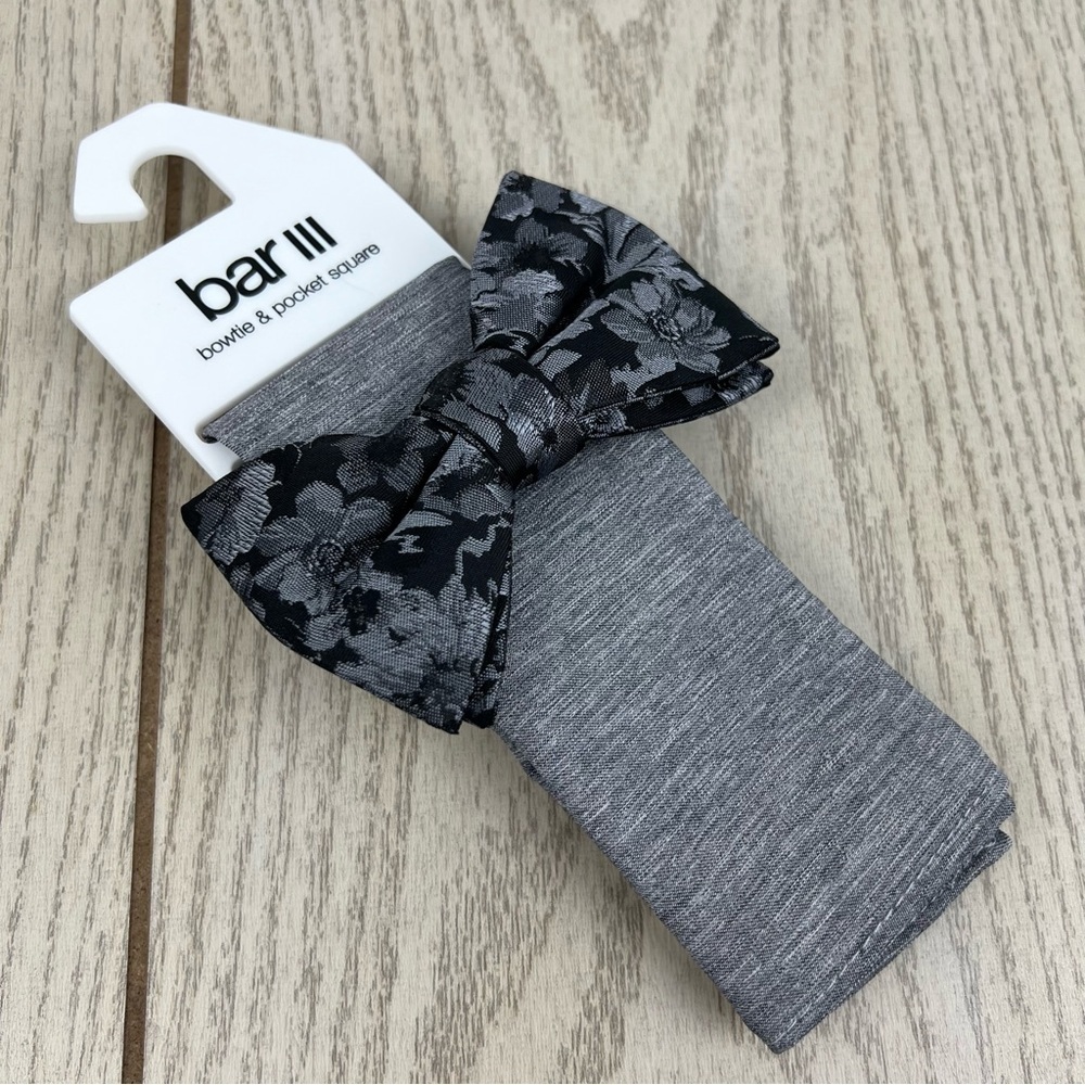 656 Bar III Men's Bowtie & Pocket Square Set OS Black & Grey Floral $55
